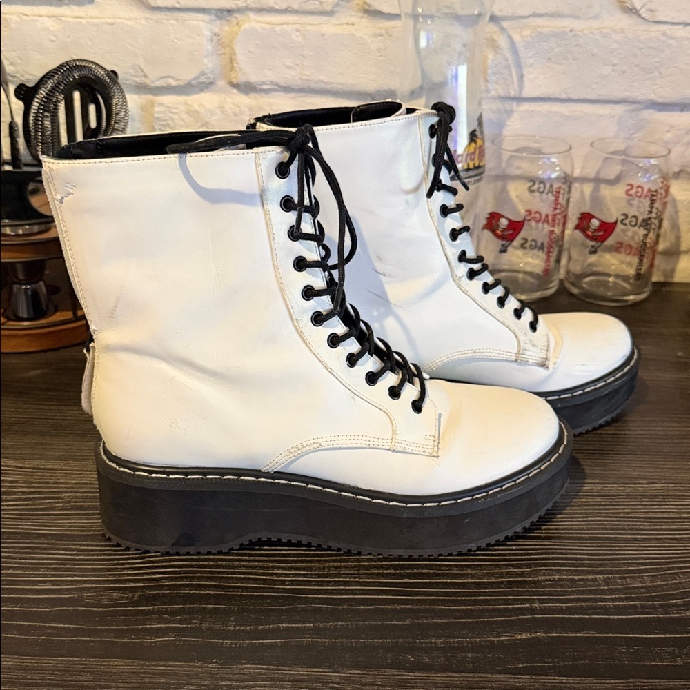 Kendall + Kylie Women's White Faux Leather Hunt2 Combat Lug Sole Boot